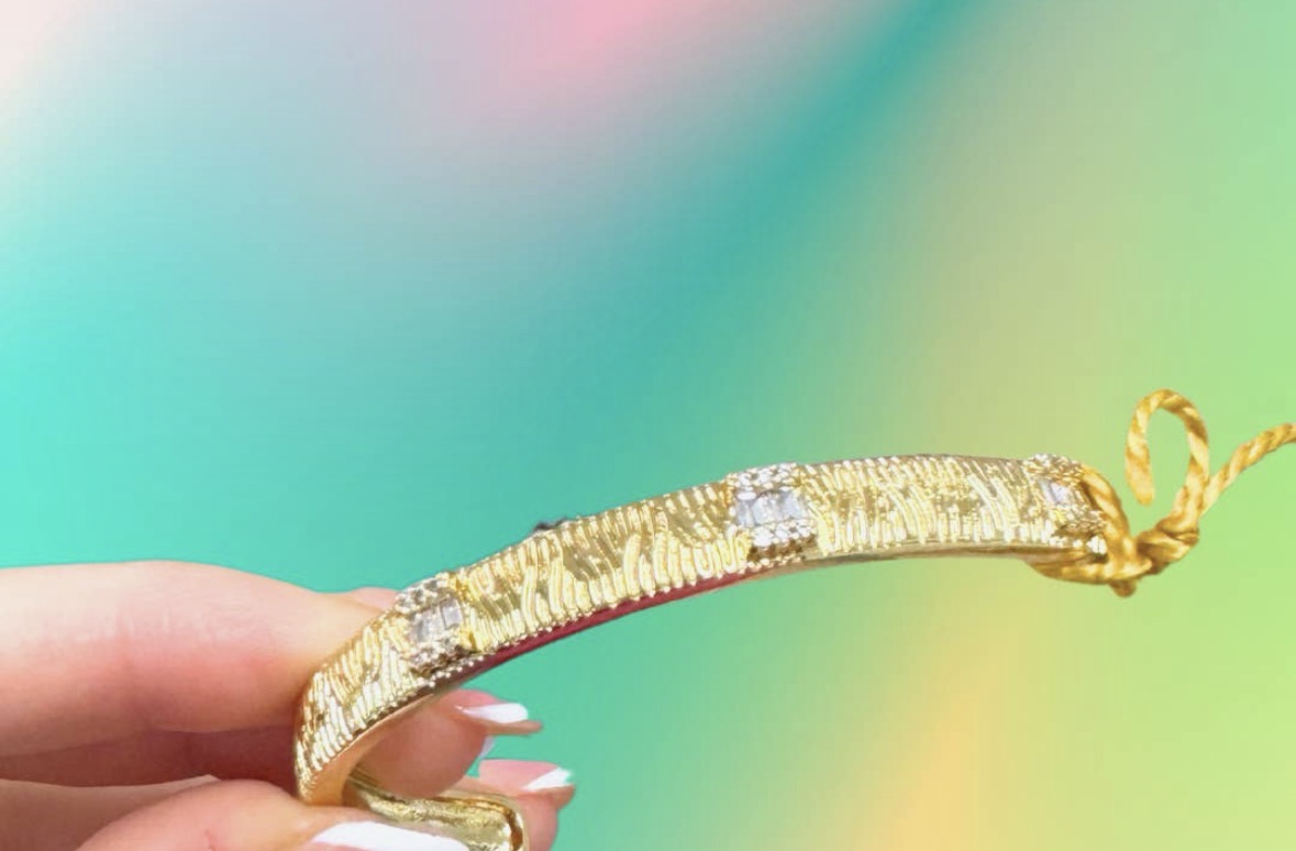 Vivian Bangle