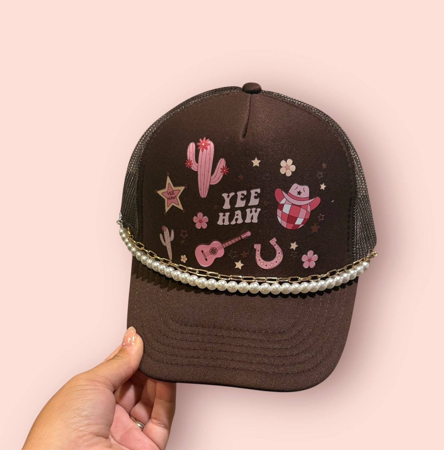 Brown trucker hat with pearl & gold chain - Western
